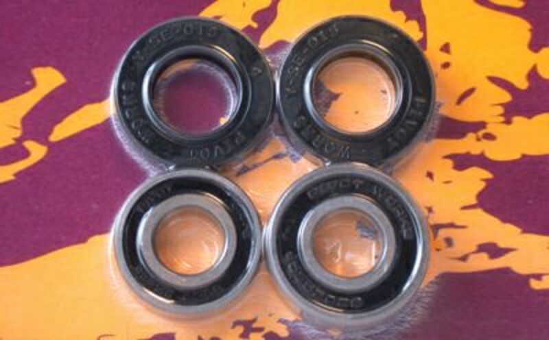 PIVOT WORKS Rear Wheel Bearings And Seals Kit