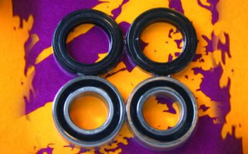 PIVOT WORKS Front Wheel Bearings And Seals Kit