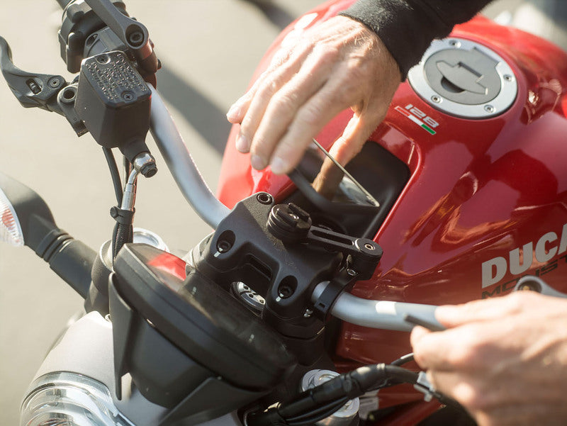 SP-CONNECT Moto Bundle fixed on Handlebar iPhone 8+/7+/6S+/6+