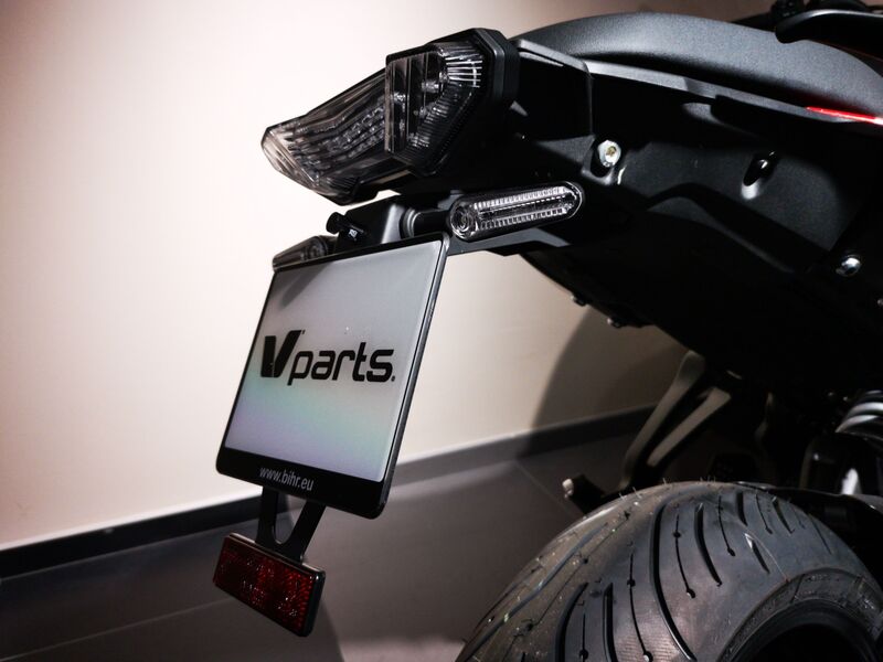 V PARTS Plate Holder Black - Yamaha MT-07 TRACER/MT-09 TRACER