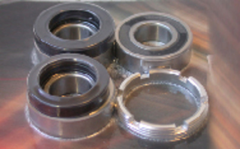 PIVOT WORKS Rear Wheel Bearings And Seals Kit