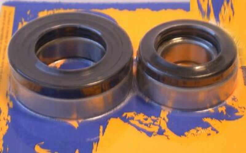 PIVOT WORKS Rear Wheel Bearings And Seals Kit