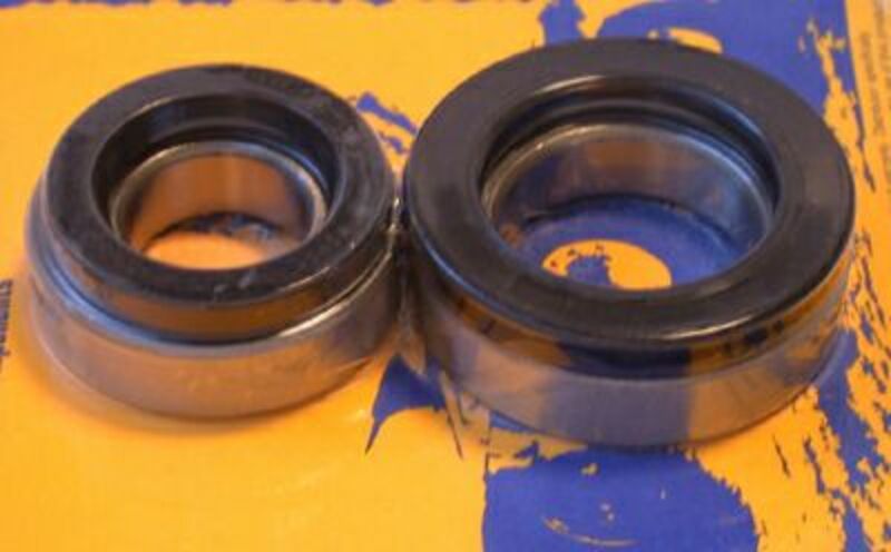 PIVOT WORKS Rear Wheel Bearings And Seals Kit