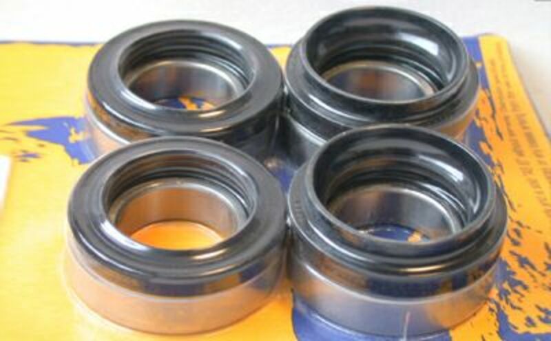 PIVOT WORKS Front Wheel Bearings And Seals Kit