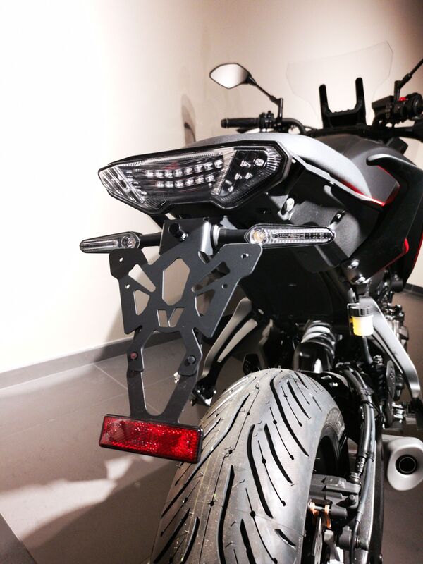V PARTS Plate Holder Black - Yamaha MT-07 TRACER/MT-09 TRACER